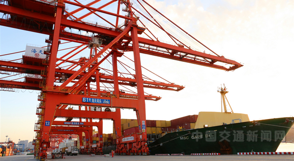 厦门港迎来今年第19条国际集装箱班轮新航线